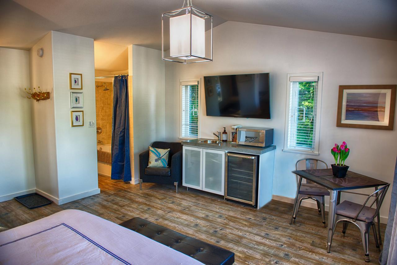 The Francis Boutique Inn Ucluelet Esterno foto